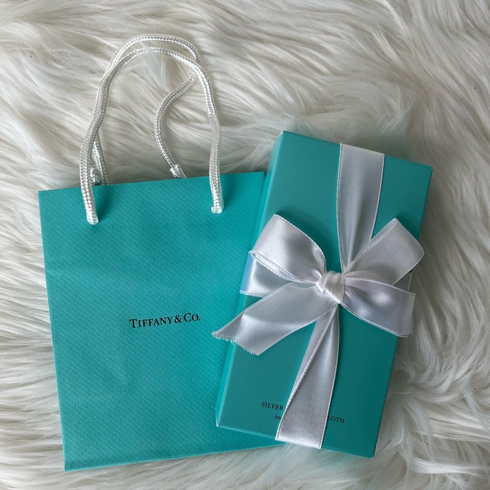 Tiffany silver polishing cloth 18x18 in box and gift bag